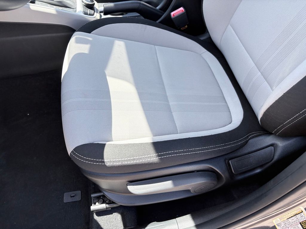 2025 Hyundai Venue SEL - Photo 12