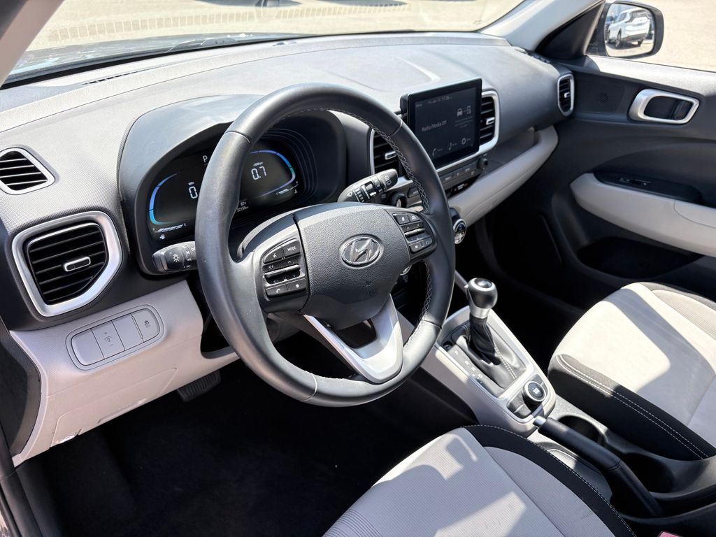 2025 Hyundai Venue SEL - Photo 7