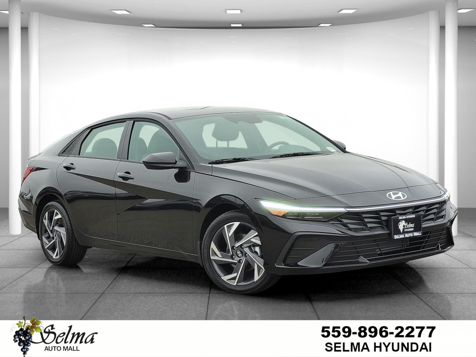 2025 Hyundai Elantra SEL's photo