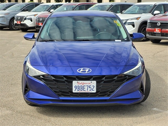 2022 Hyundai Elantra SEL photo 3