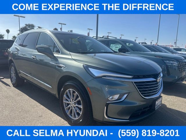 2024 Buick Enclave Essence's photo