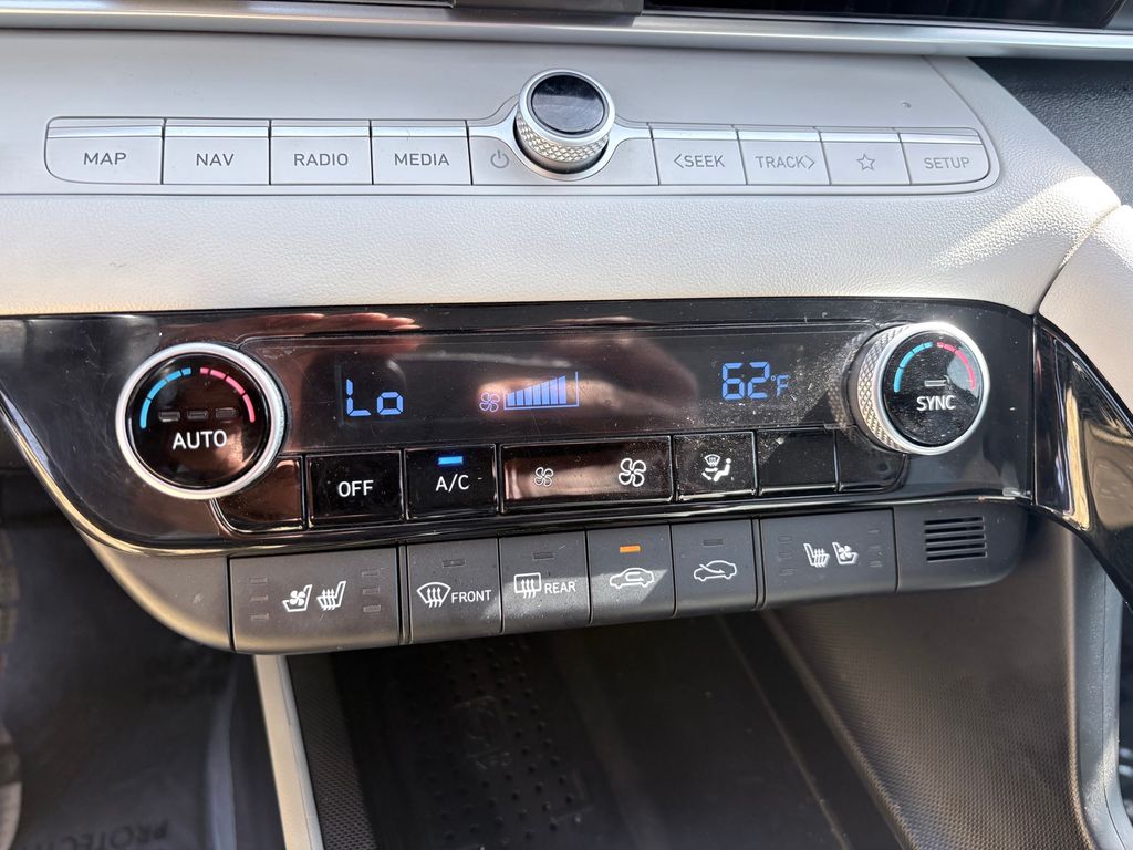 2023 Hyundai Elantra Limited - Photo 19