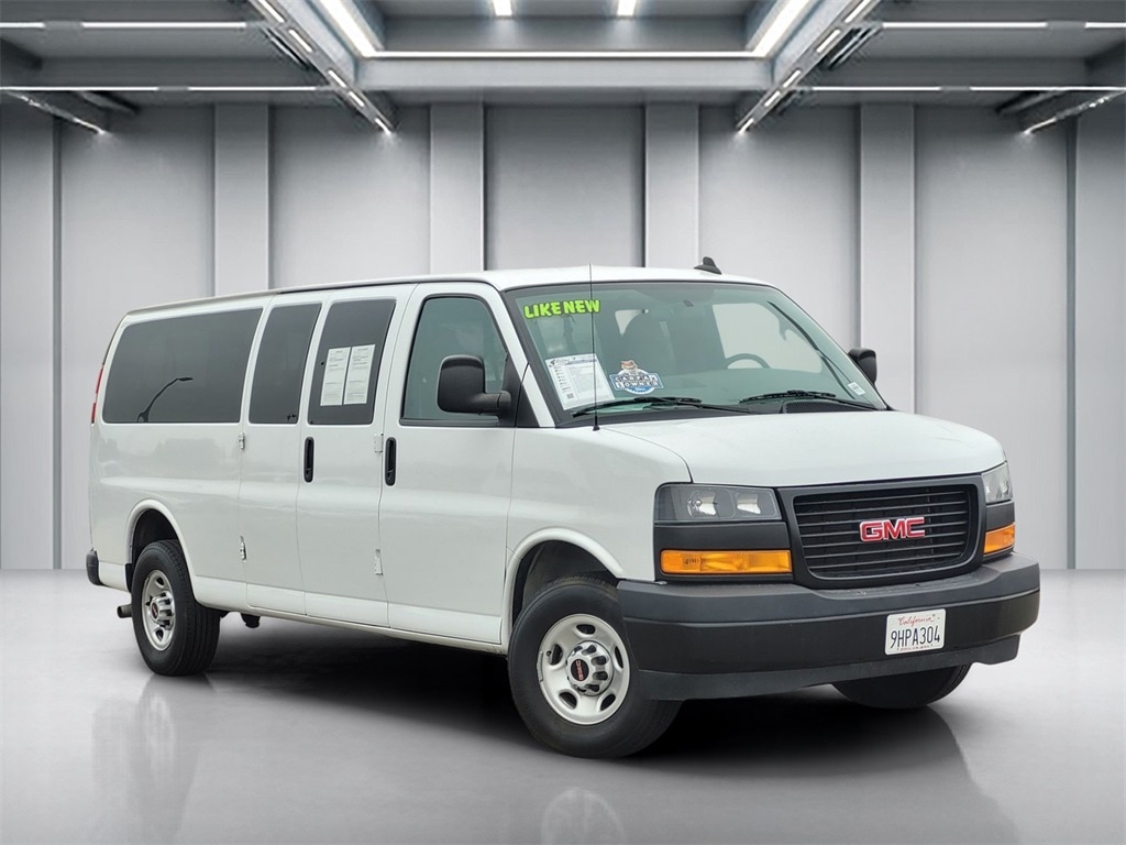 2023 GMC Savana Passenger LS's photo
