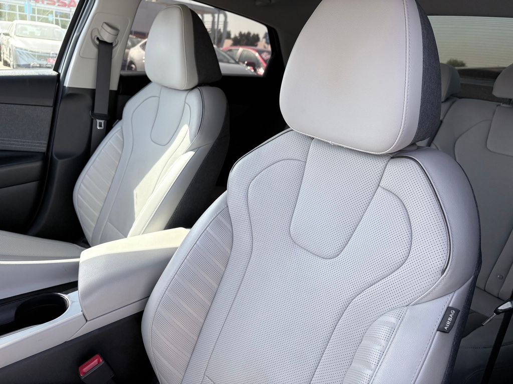 2023 Hyundai Elantra Limited - Photo 10