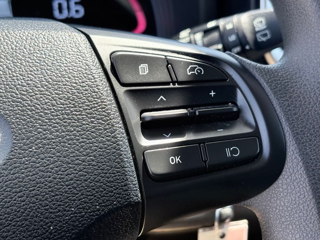 2025 Hyundai Venue SE - Photo 14