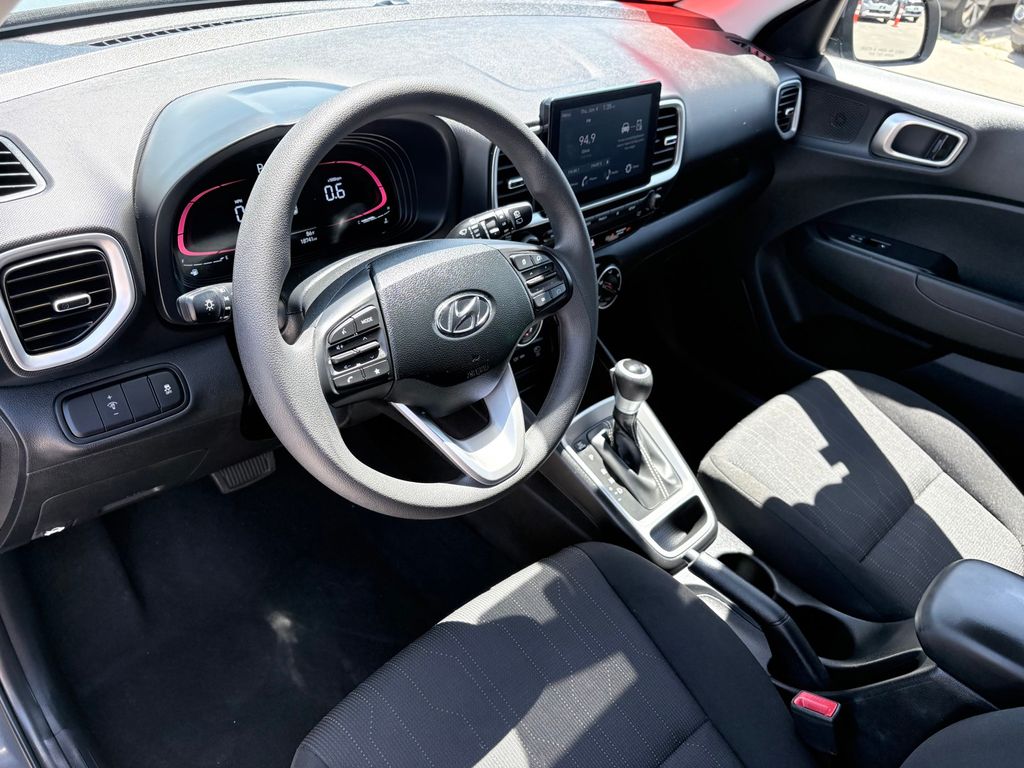 2025 Hyundai Venue SE - Photo 7
