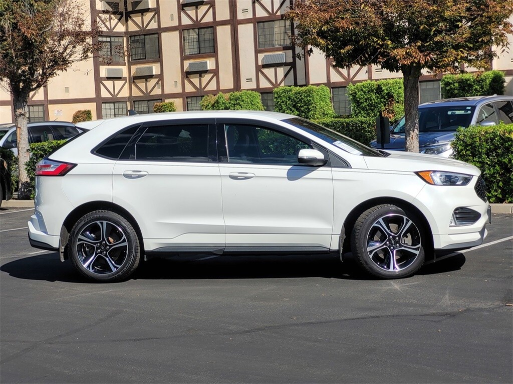 2022 Ford Edge ST photo 3