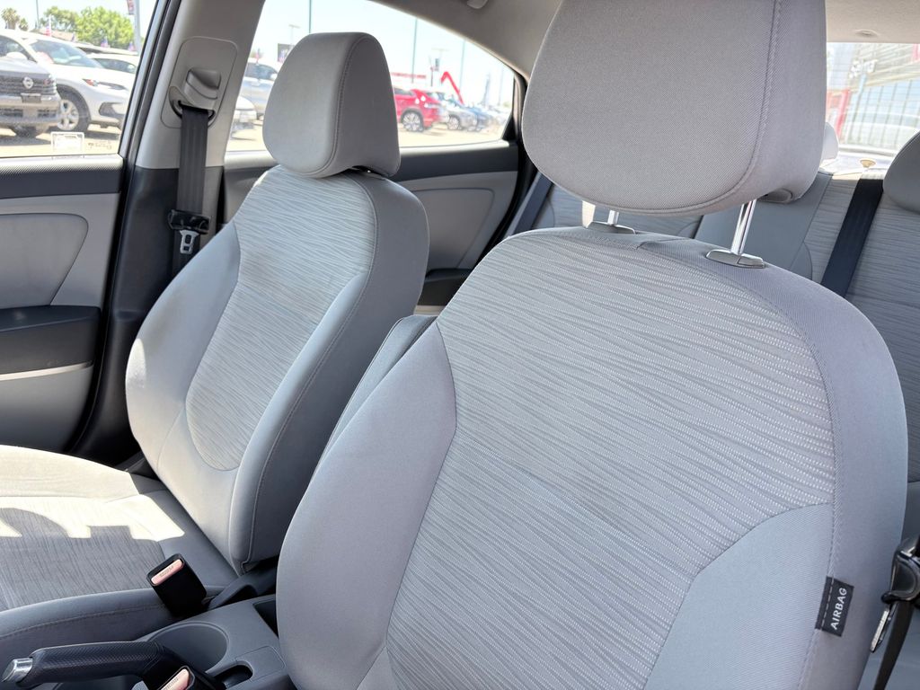 2016 Hyundai Accent SE - Photo 10