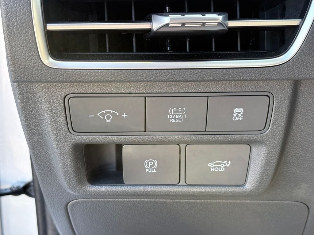 2025 Hyundai Sonata Hybrid Limited - Photo 23