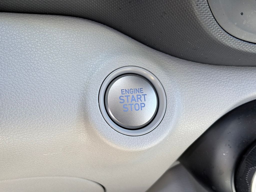 2025 Hyundai Venue SEL - Photo 19