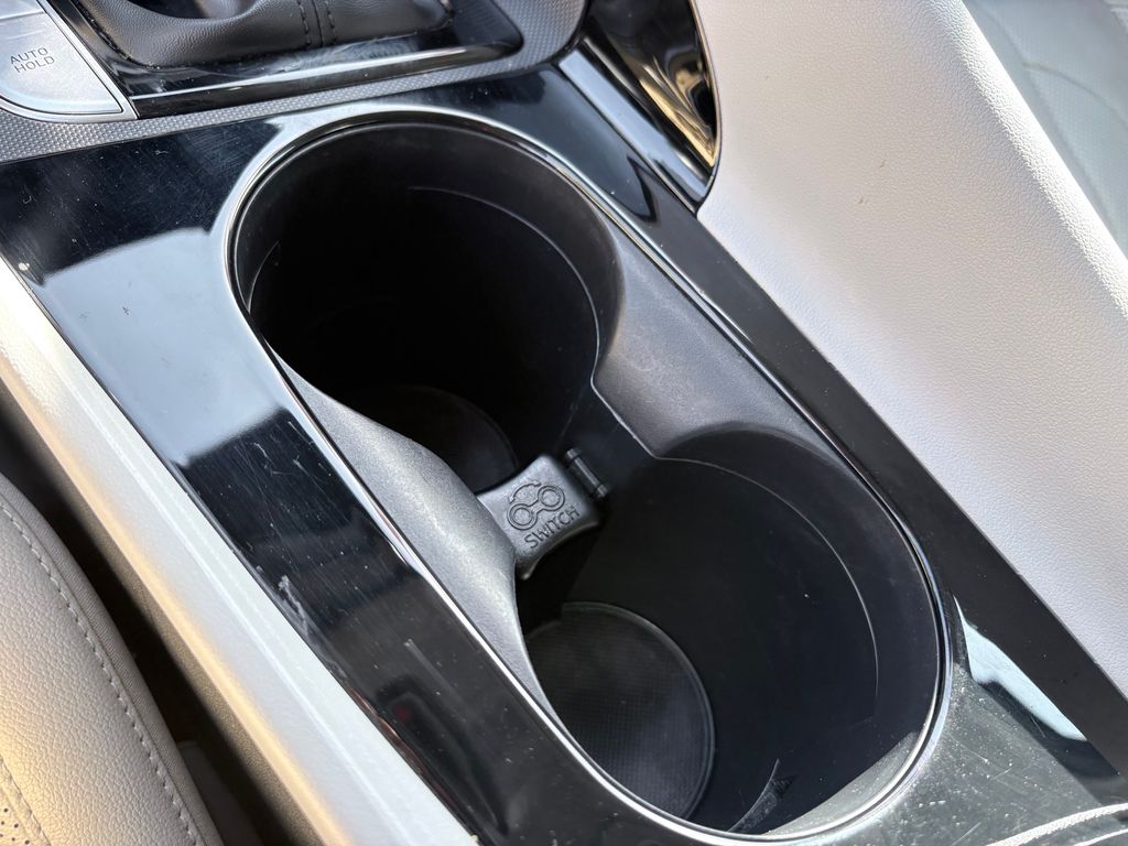 2023 Hyundai Elantra Limited - Photo 22