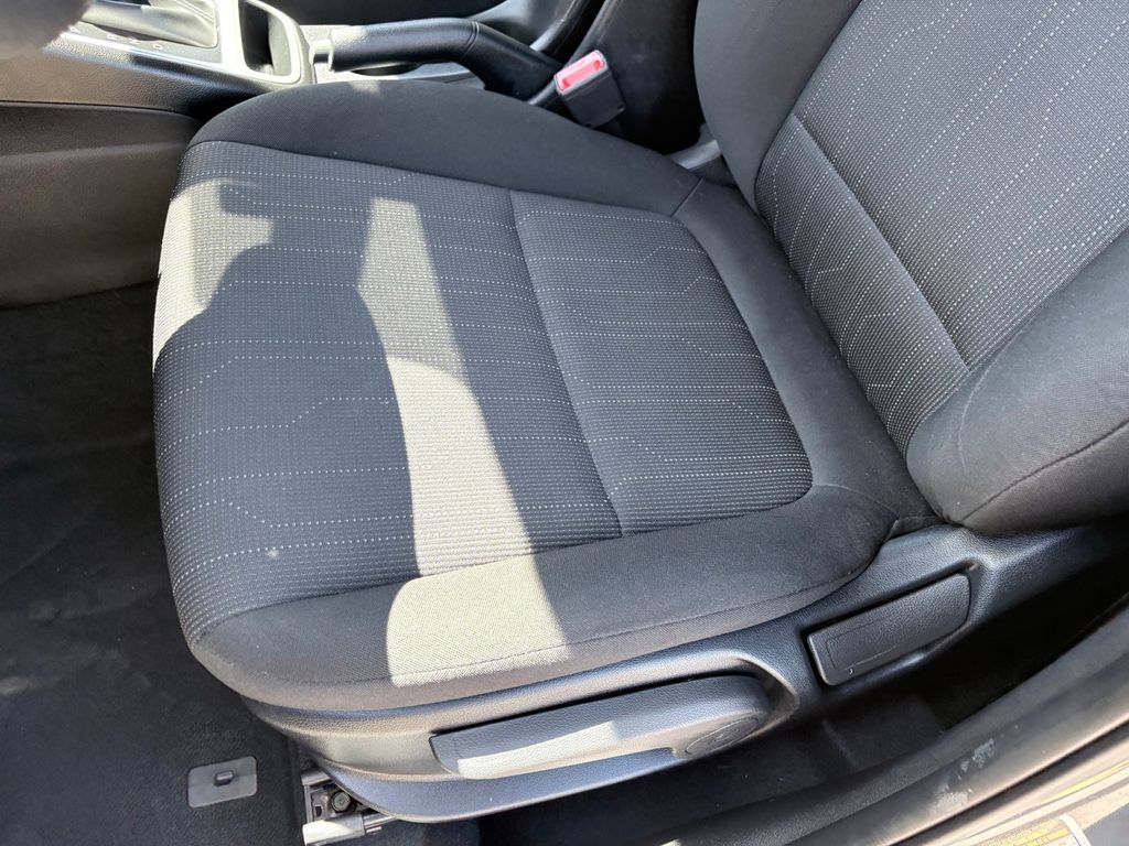 2025 Hyundai Venue SE - Photo 10