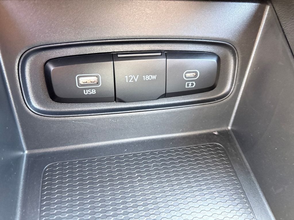 2025 Hyundai Venue SE - Photo 17