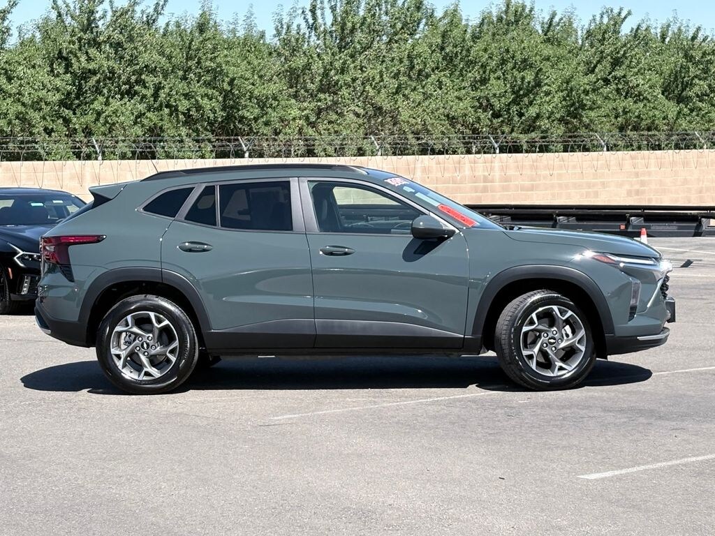 Used 2025 Chevrolet Trax LT SUV
