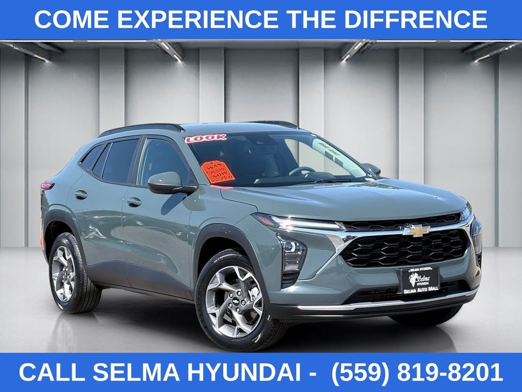 Used 2025 Chevrolet Trax LT SUV