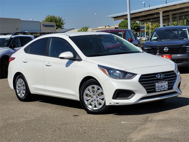 2022 Hyundai Accent SE photo 2