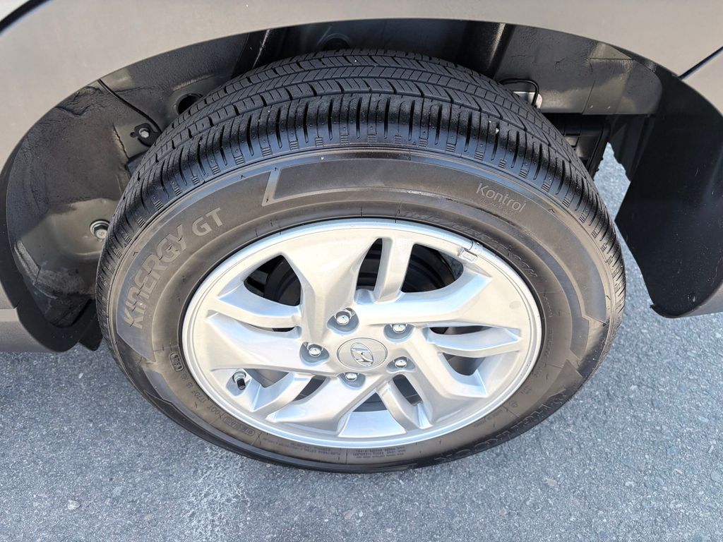 2025 Hyundai Venue SE - Photo 22