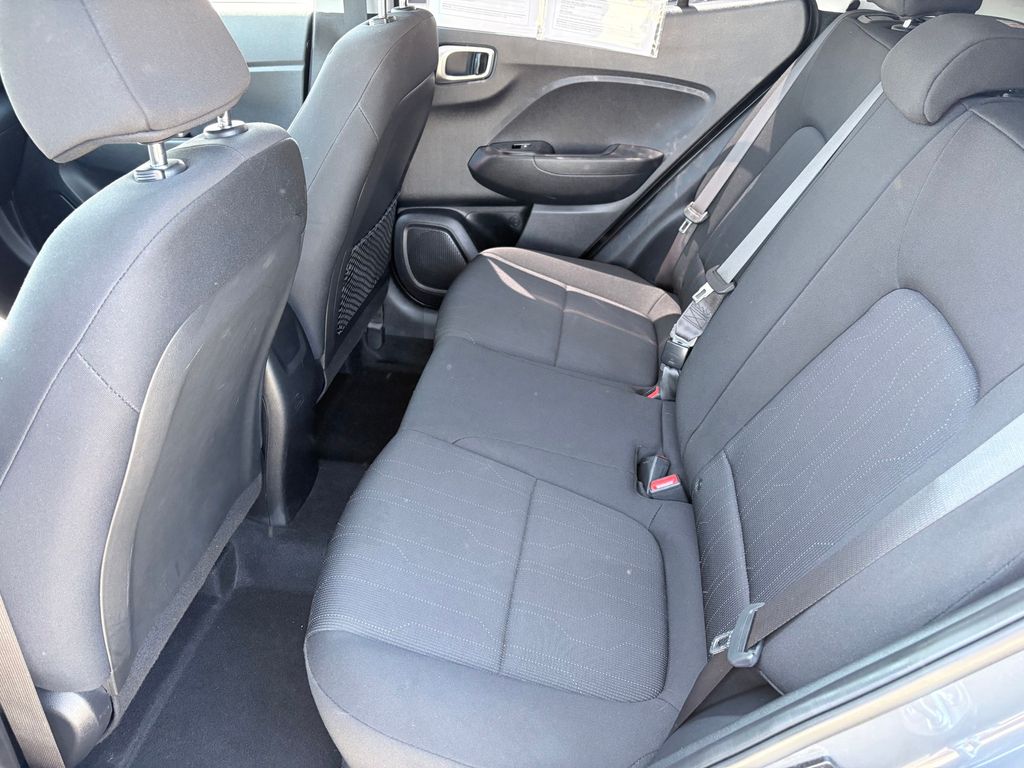 2025 Hyundai Venue SE - Photo 8