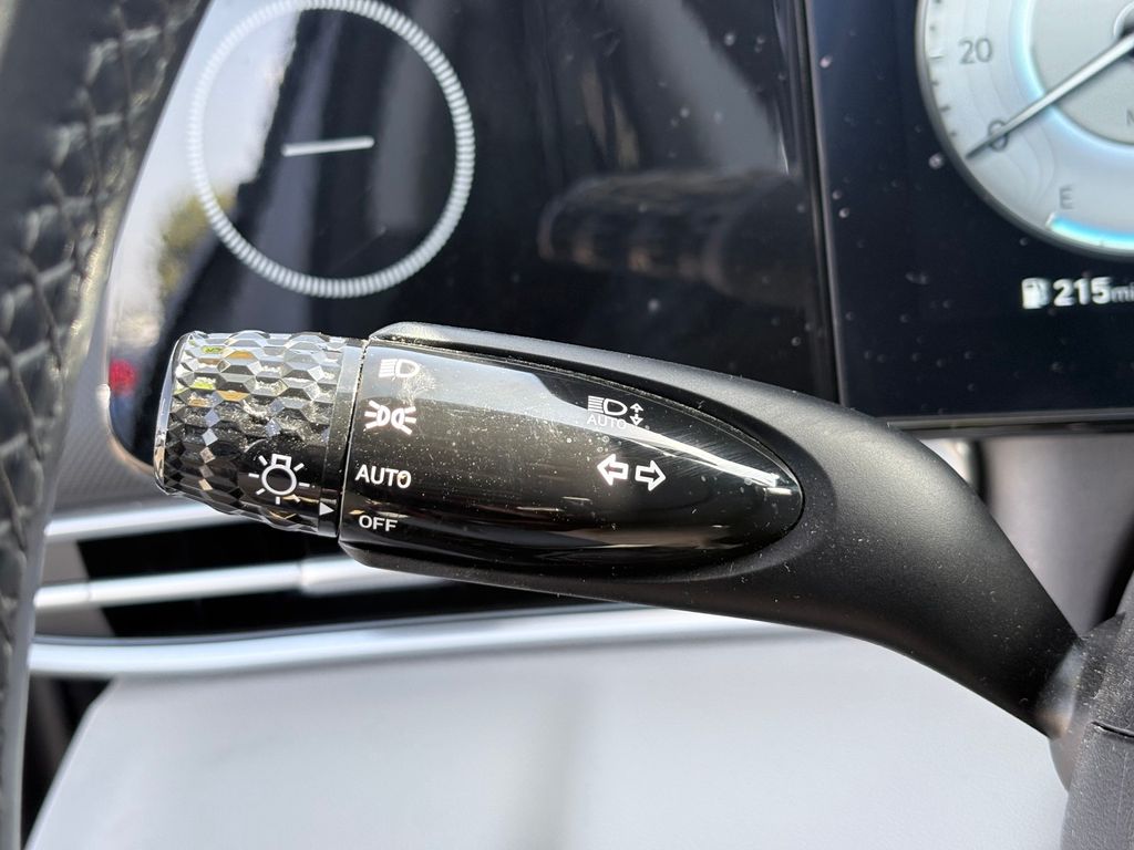 2023 Hyundai Elantra Limited - Photo 15