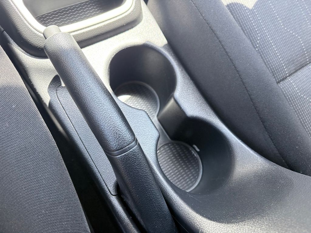 2025 Hyundai Venue SE - Photo 19