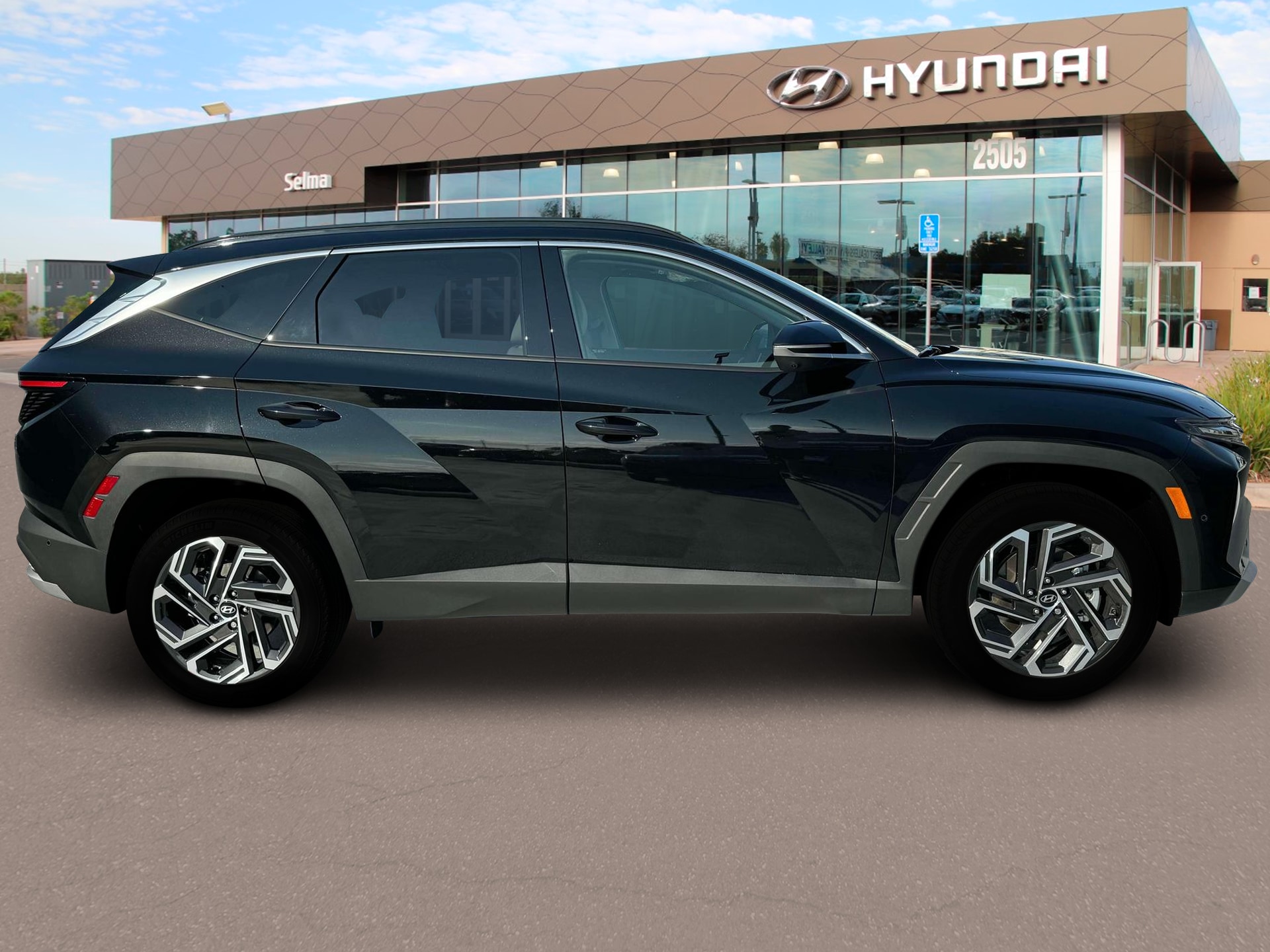 2025 Hyundai Tucson Limited - Photo 9