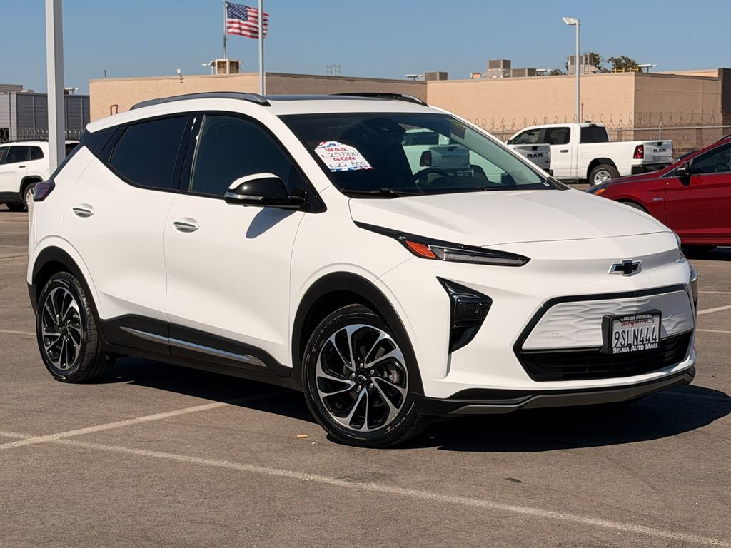 Used 2022 Chevrolet Bolt EUV Premier with VIN 1G1FZ6S05N4111698 for sale in Selma, CA