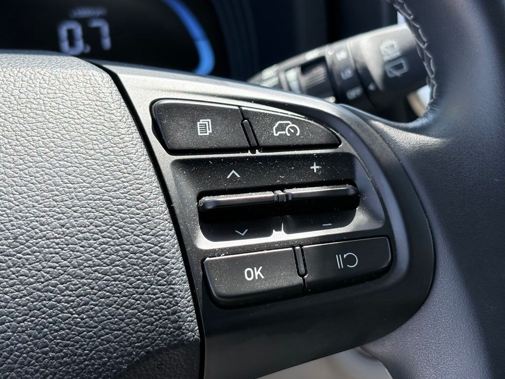 2025 Hyundai Venue SEL - Photo 16