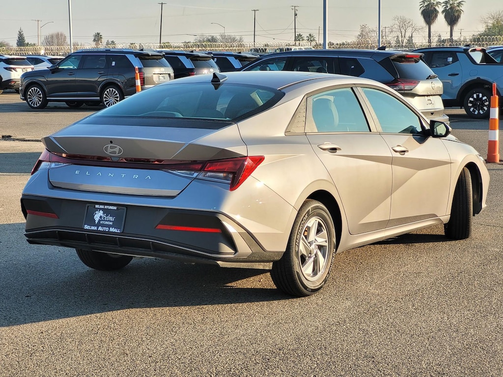 New 2026 Hyundai Elantra SE Sedan