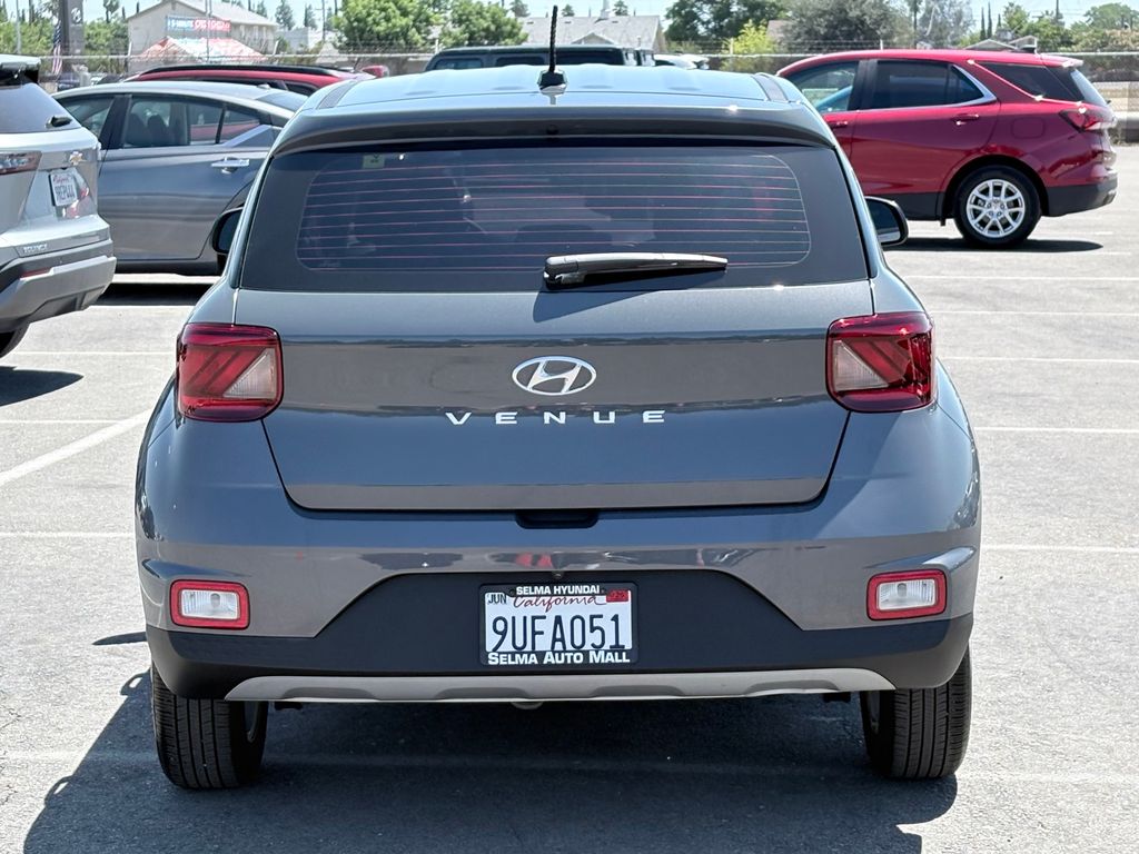 2025 Hyundai Venue SE - Photo 6
