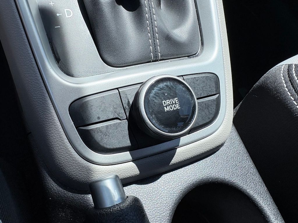 2025 Hyundai Venue SEL - Photo 24