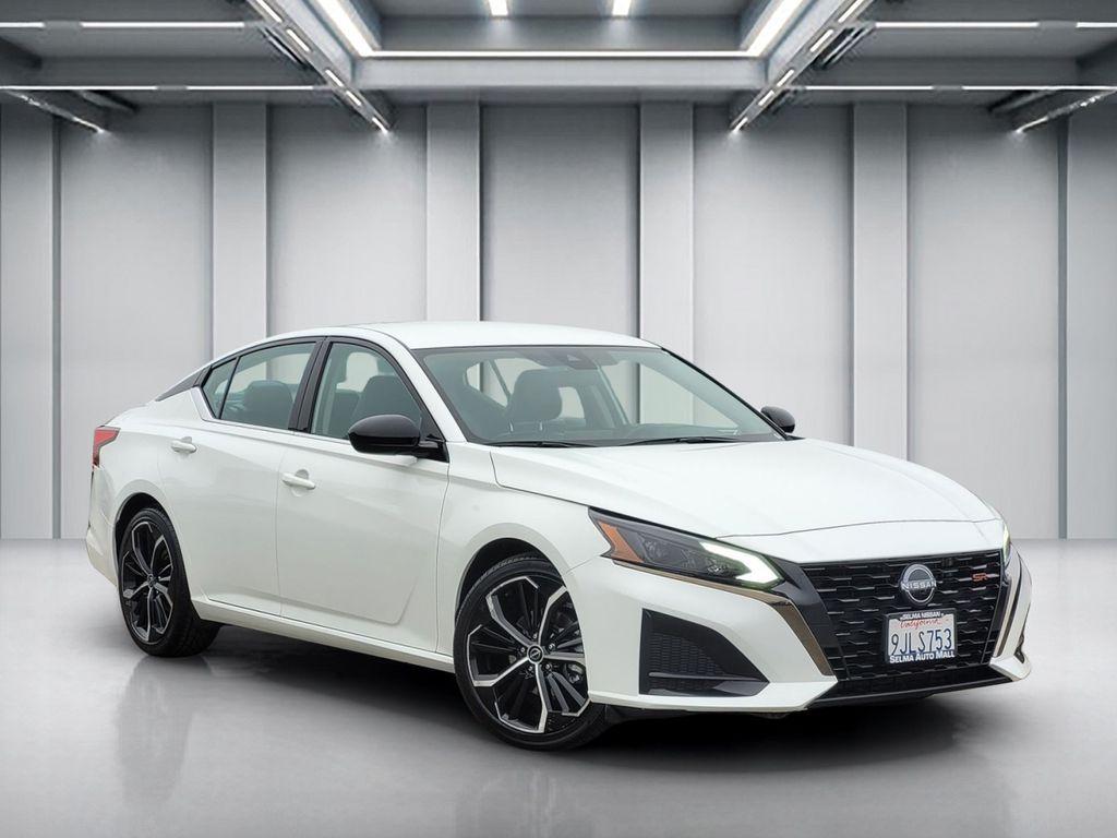 2023 Nissan Altima SR