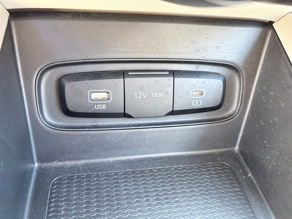 2025 Hyundai Venue SEL - Photo 22