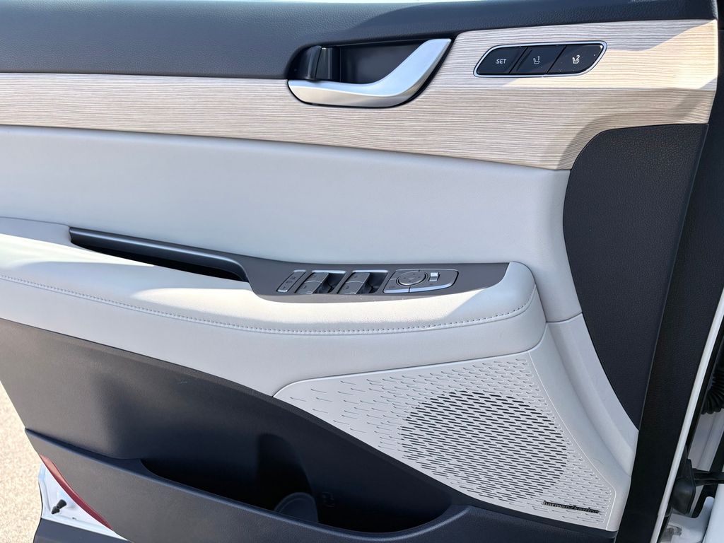 2023 Hyundai Palisade Limited - Photo 12