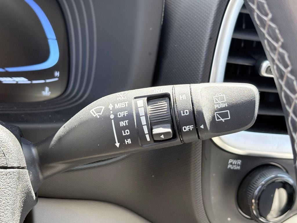 2025 Hyundai Venue SEL - Photo 18