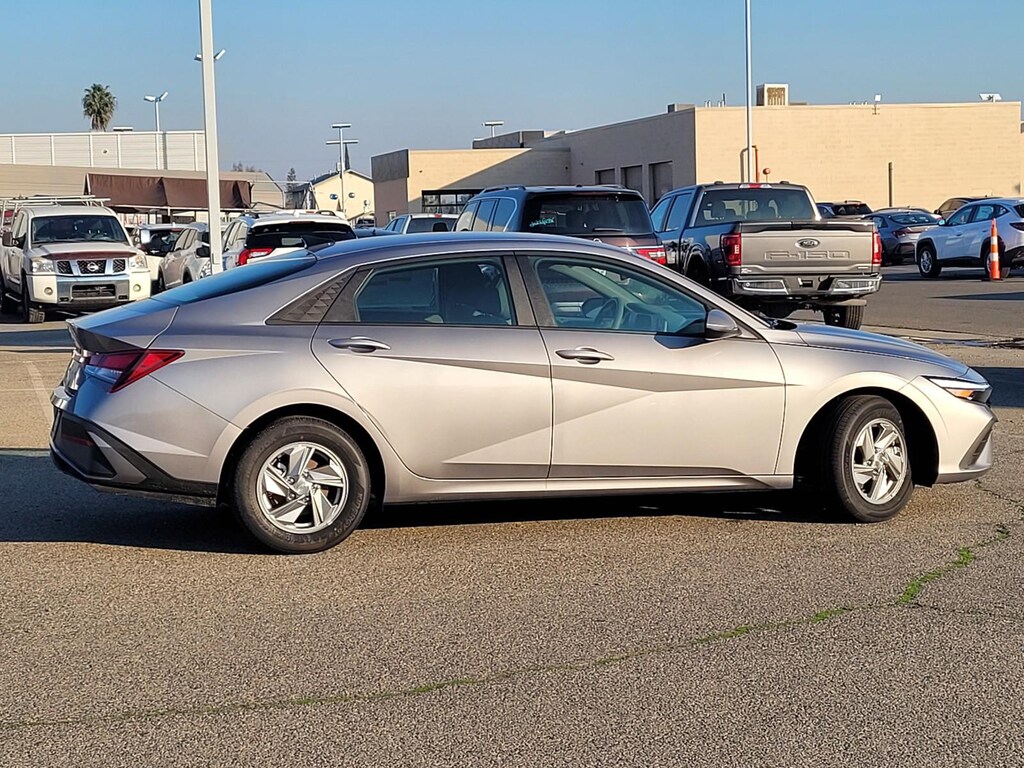 New 2026 Hyundai Elantra SE Sedan