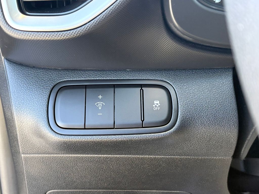2025 Hyundai Venue SE - Photo 21