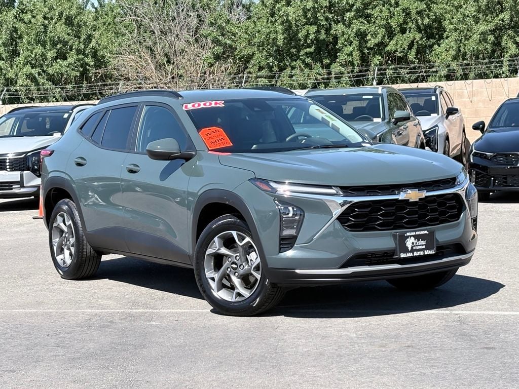 Used 2025 Chevrolet Trax LT SUV