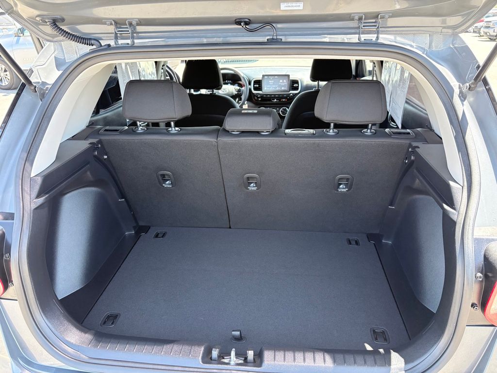 2025 Hyundai Venue SE - Photo 24