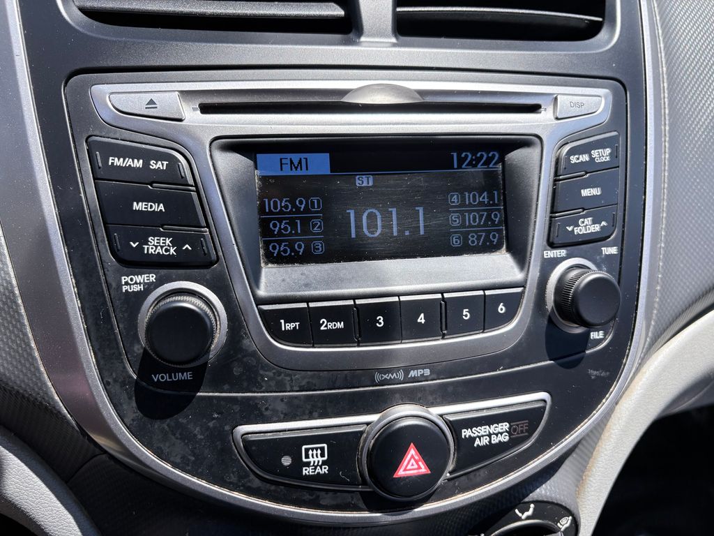 2016 Hyundai Accent SE - Photo 14