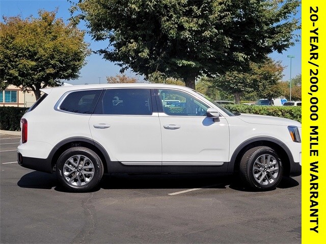 2025 Kia Telluride LX photo 3