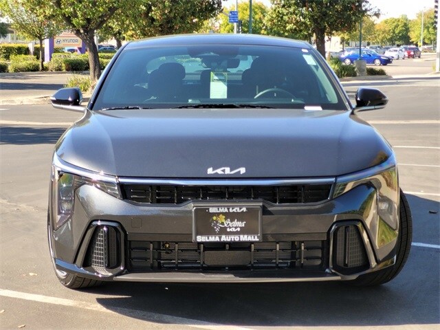 2025 Kia K4 GT-Line photo 2