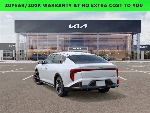2025 Kia K4 GT-Line photo 2
