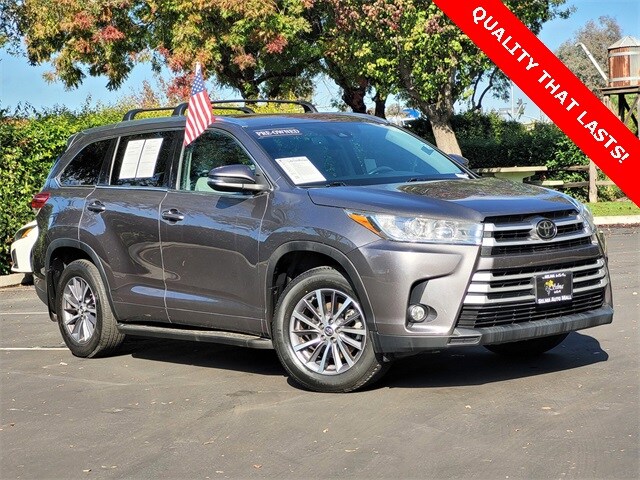 2017 Toyota Highlander XLE photo 2
