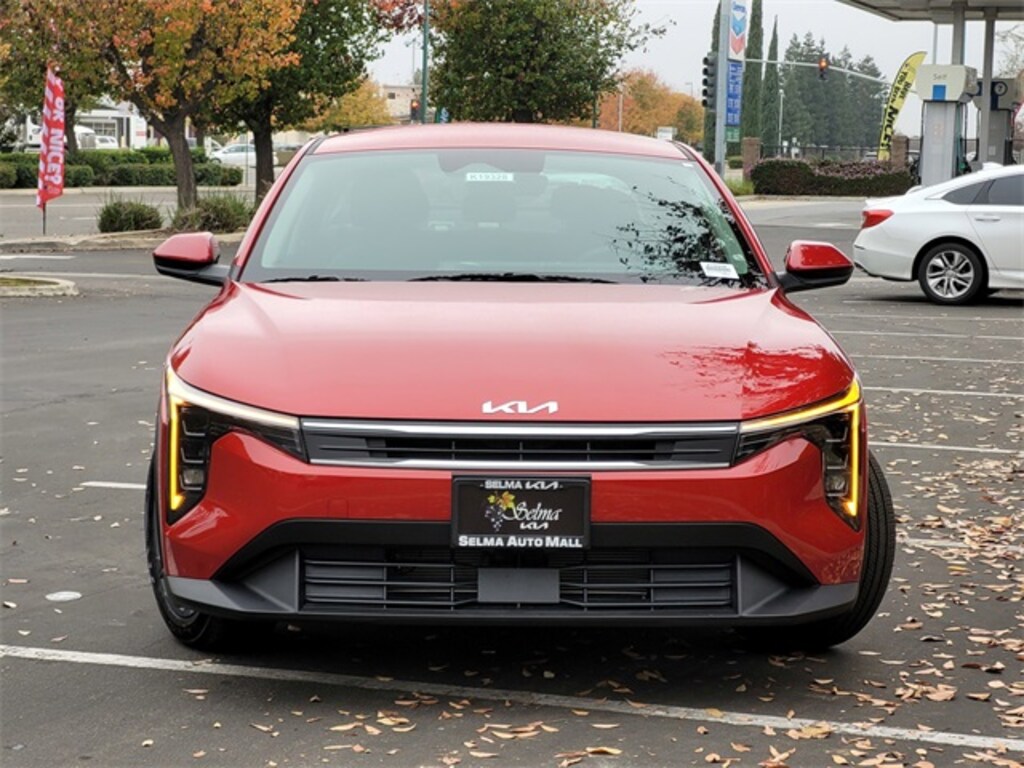 New 2025 Kia K4 LXS Sedan