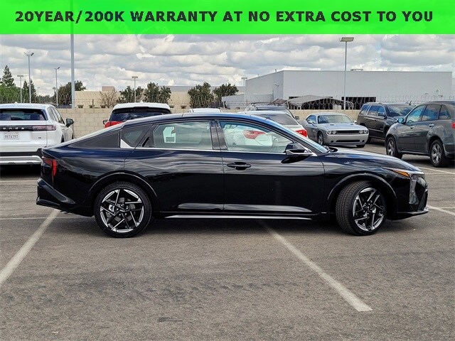 2025 Kia K4 GT-Line photo 3