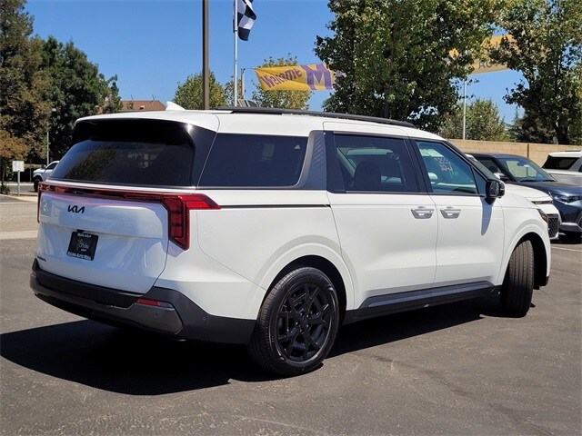 2026 Kia Carnival SX photo 4