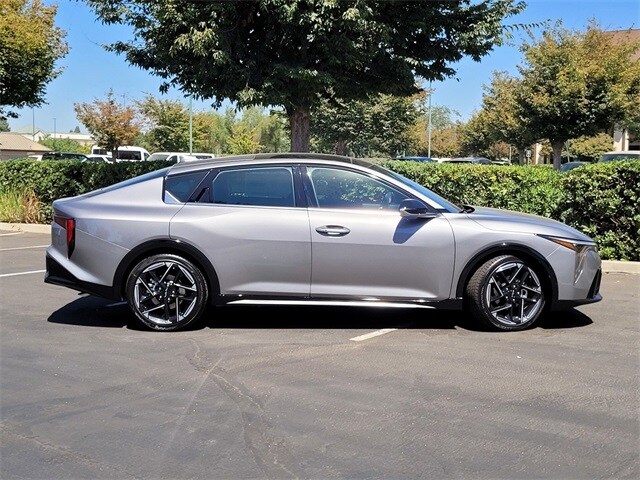 2025 Kia K4 GT-Line photo 3