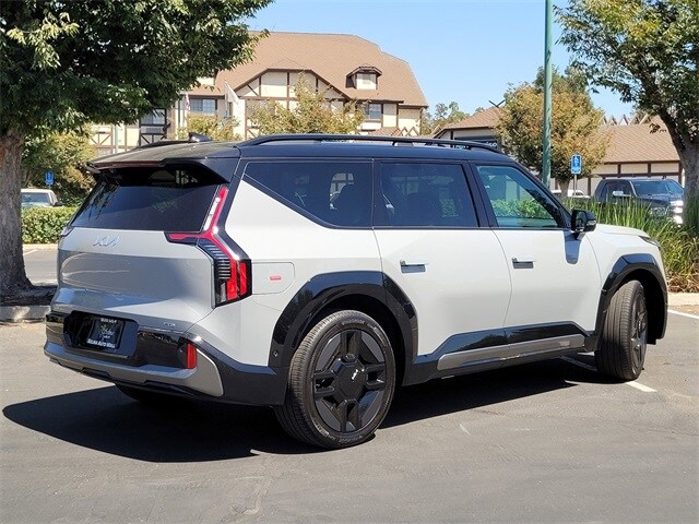 2026 Kia EV9 GT-Line photo 2