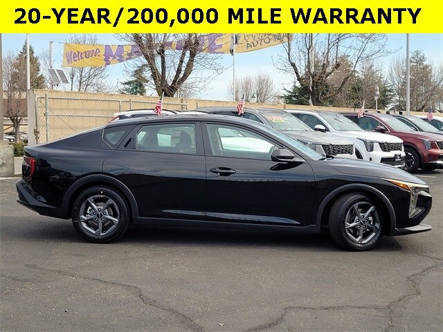 2025 Kia K4 LXS photo 3