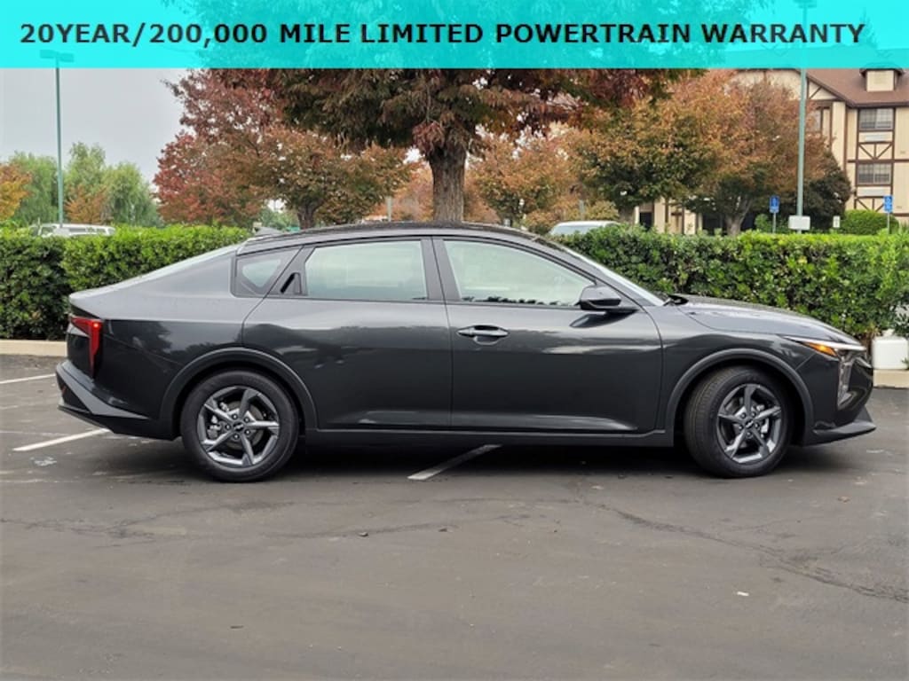 New 2025 Kia K4 LXS Sedan